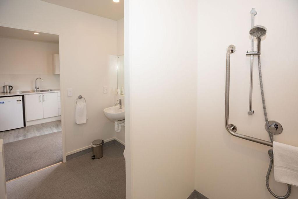 Peninsula Motel 3*